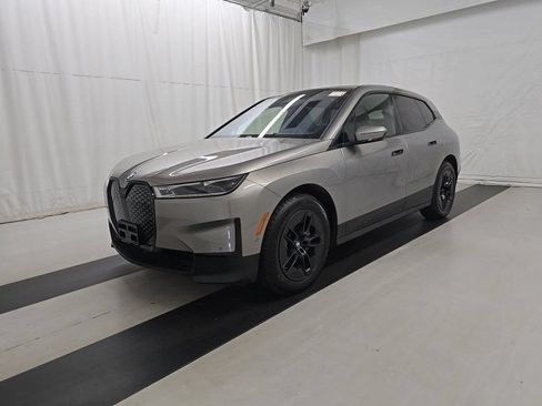 Used 2024 BMW iX xDrive50 AWD/4WD image 4
