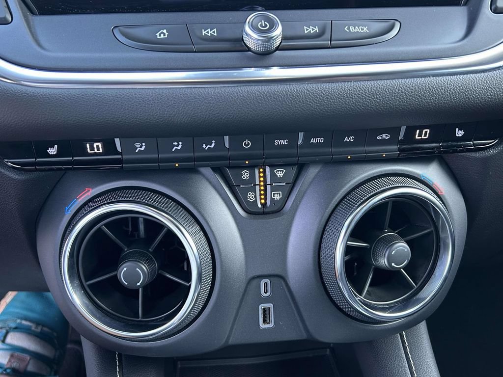 Used 2025 Chevrolet Blazer LT FWD image 21