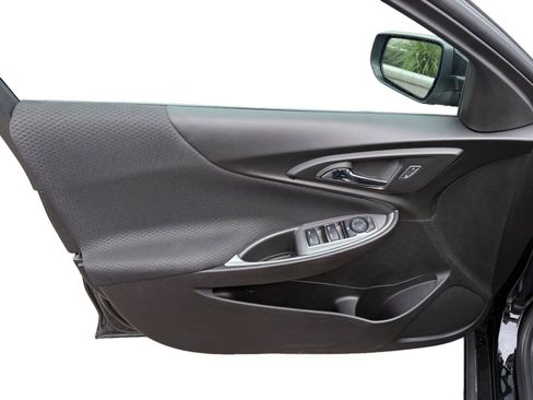 Used 2024 Chevrolet Malibu LT w/ Midnight Edition FWD image 9