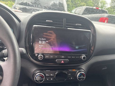 Used 2025 Kia Soul S FWD image 11