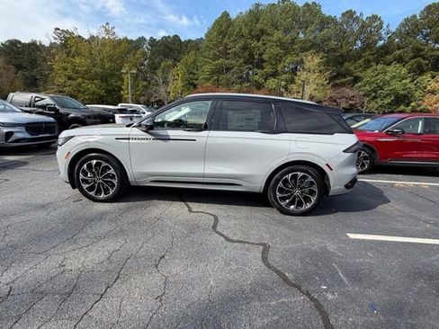 New 2026 Lincoln Nautilus Reserve image 4