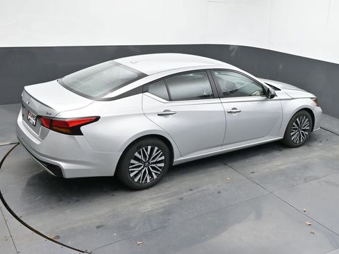 Used 2024 Nissan Altima 2.5 SV image 34