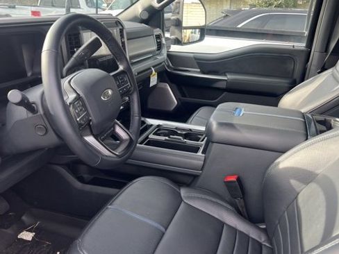 Used 2025 Ford F350 Platinum image 7