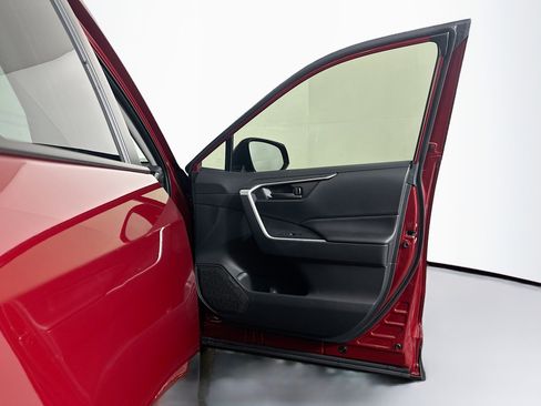 Used 2025 Toyota RAV4 LE image 31