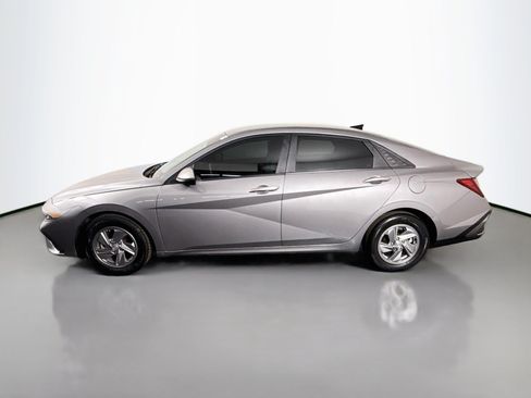 Used 2024 Hyundai Elantra SE FWD image 6