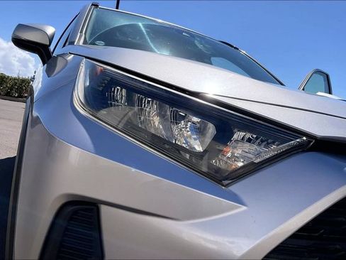 Used 2020 Toyota RAV4 LE FWD image 27