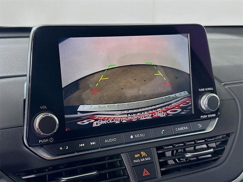 Used 2022 Nissan Altima 2.5 SV w/ SV Premium Package image 9