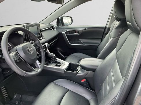 Used 2022 Toyota RAV4 XLE Premium image 9