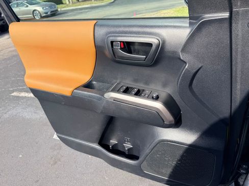 Used 2018 Toyota Tacoma SR5 image 23