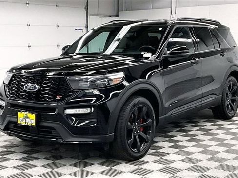 Used 2023 Ford Explorer ST w/ Technology Package image 12