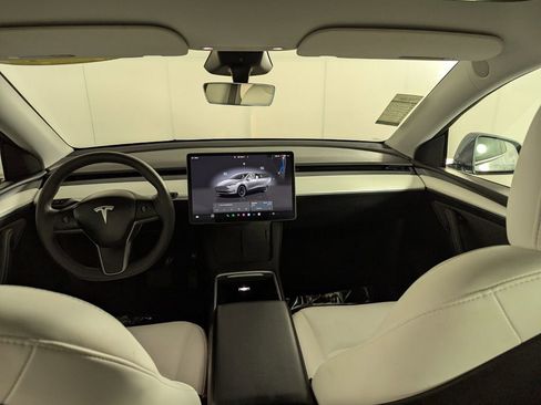 Used 2024 Tesla Model Y Long Range image 30