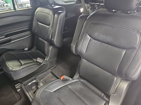 Used 2020 Ford Explorer XLT w/ Equipment Group 202A AWD/4WD image 14