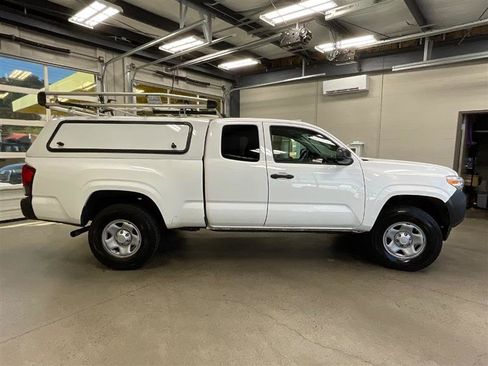 Used 2019 Toyota Tacoma SR image 6