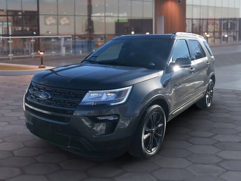 Used 2018 Ford Explorer XLT w/ Equipment Group 202A image 6