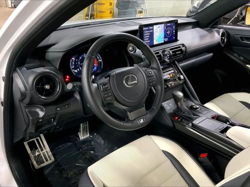 Used 2025 Lexus IS 350 F Sport w/ Navigation Package image 18
