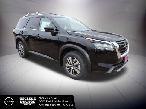 New 2025 Nissan Pathfinder SL image 3