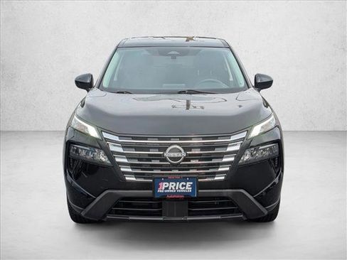 Used 2024 Nissan Rogue SV AWD/4WD image 2