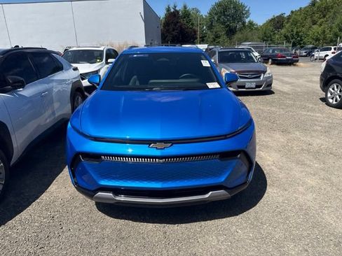 Used 2024 Chevrolet Equinox EV LT w/ Active Safety Package 3 FWD image 2