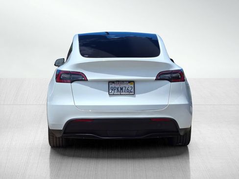 Used 2024 Tesla Model Y 2WD image 6