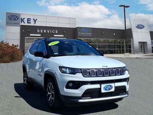Used 2025 Jeep Compass Limited AWD/4WD image 3