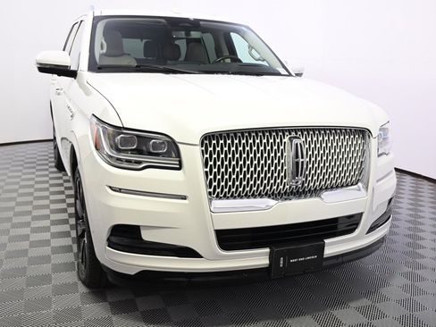 Certified 2022 Lincoln Navigator Reserve image 9