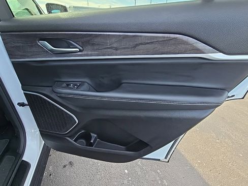 Used 2022 Jeep Grand Cherokee L Limited image 53