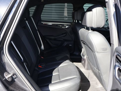 Used 2021 Porsche Macan AWD/4WD image 30