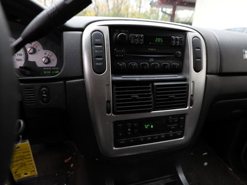 Used 2004 Mercury Mountaineer Convenience image 18