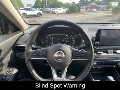 Used 2025 Nissan Altima 2.5 SV AWD/4WD image 17