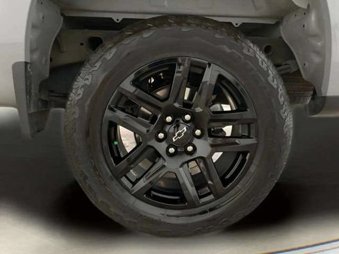 Used 2025 Chevrolet Silverado 1500 Custom Trail Boss w/ LPO, Dark Essentials Package AWD/4WD image 90