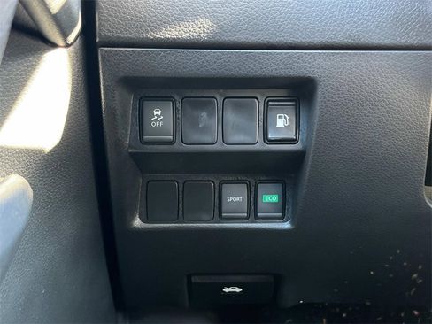 Used 2018 Nissan Rogue S image 36