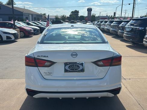 Used 2025 Nissan Altima 2.5 SV FWD image 5