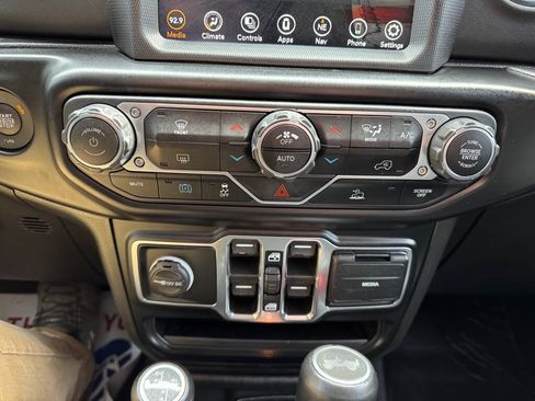 Used 2021 Jeep Wrangler Unlimited Sahara AWD/4WD image 28