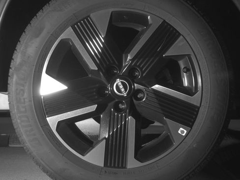 Used 2025 Nissan Kicks SV image 15