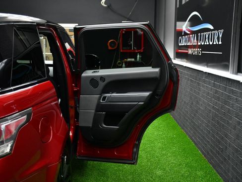 Used 2015 Land Rover Range Rover Sport SE image 36