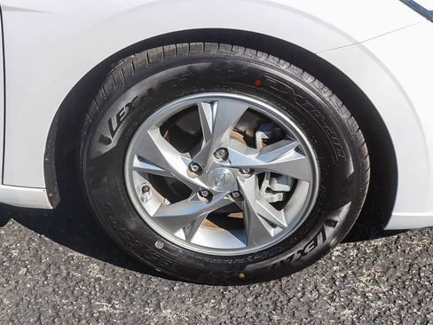 Used 2021 Hyundai Elantra SE image 12