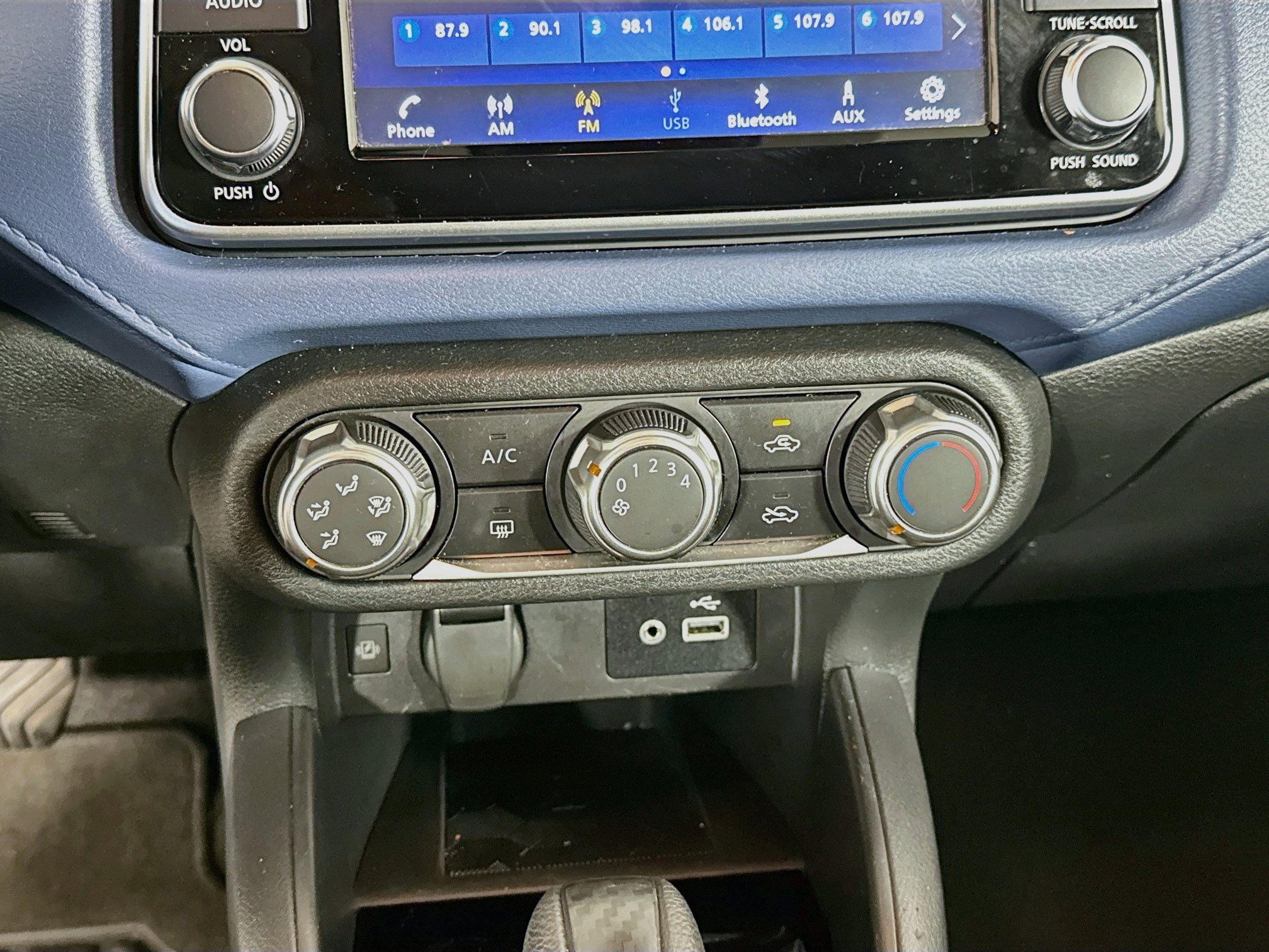 Used 2025 Nissan Versa SV FWD image 23