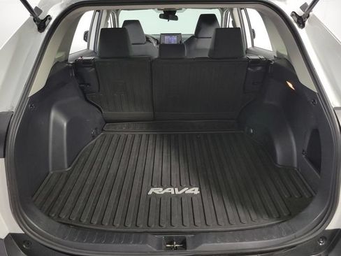 Used 2020 Toyota RAV4 LE FWD image 26