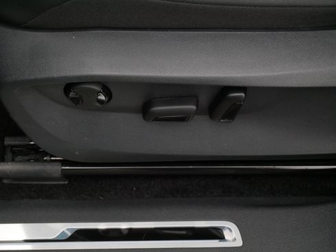 Certified 2024 Volkswagen Tiguan SE R-Line image 20