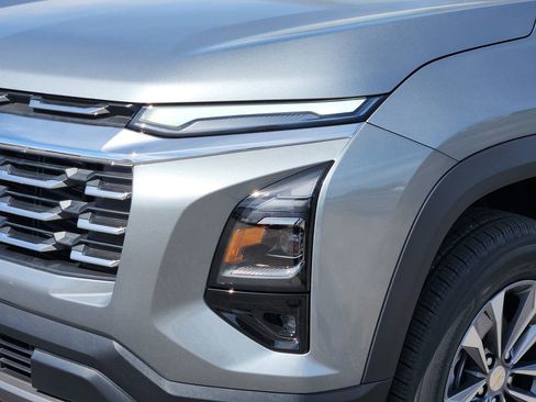 New 2026 Chevrolet Equinox LT w/ Safety and Technology Package FWD image 5
