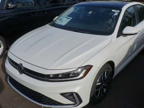 New 2026 Volkswagen Jetta SE image 3