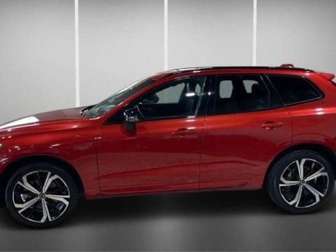 Used 2022 Volvo XC60 T8 R-Design w/ Advanced Package image 7