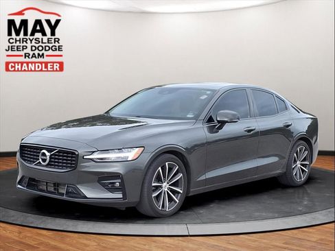 Used 2021 Volvo S60 T5 Momentum image 21