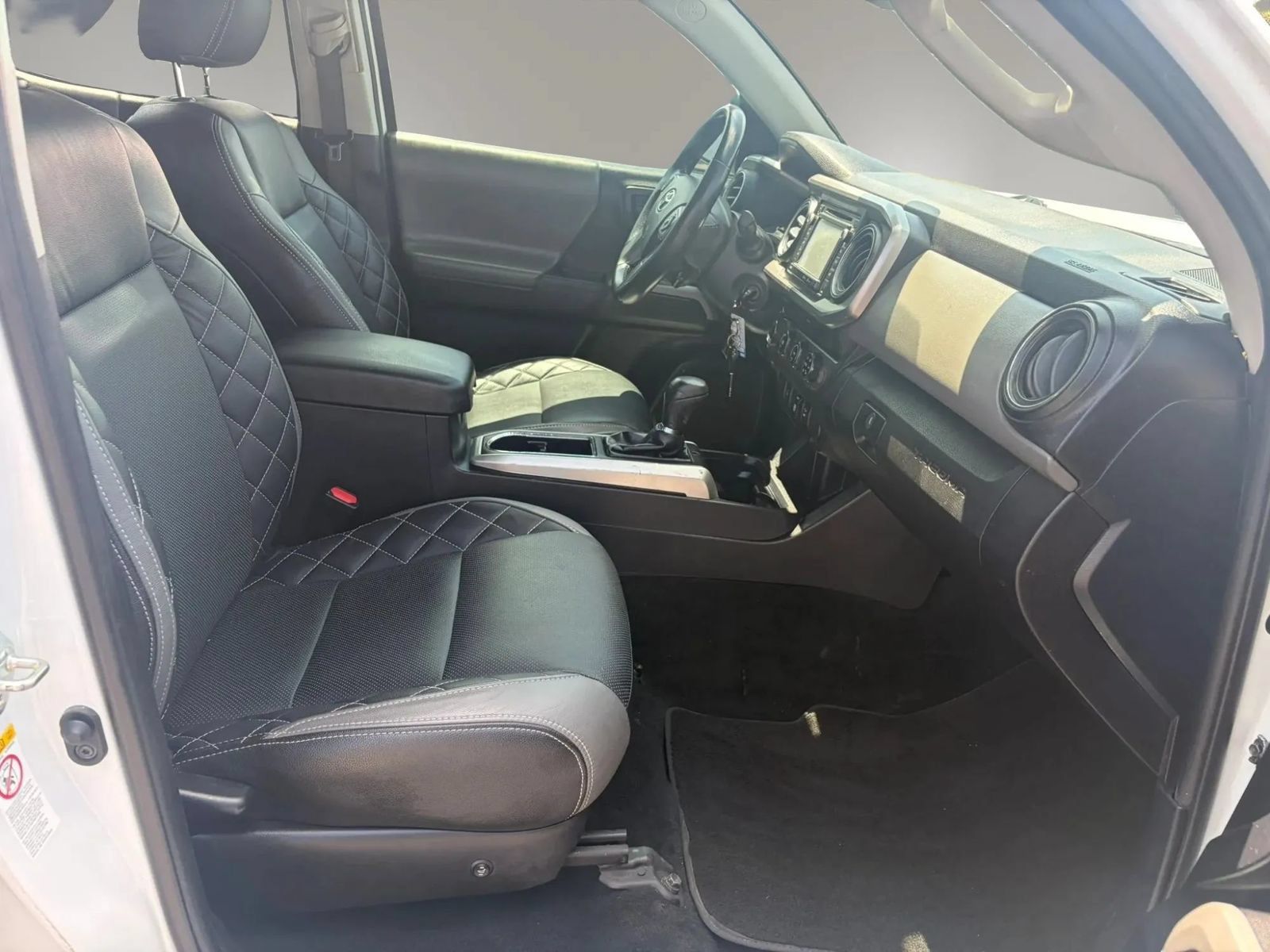 Used 2019 Toyota Tacoma SR5 AWD/4WD image 33