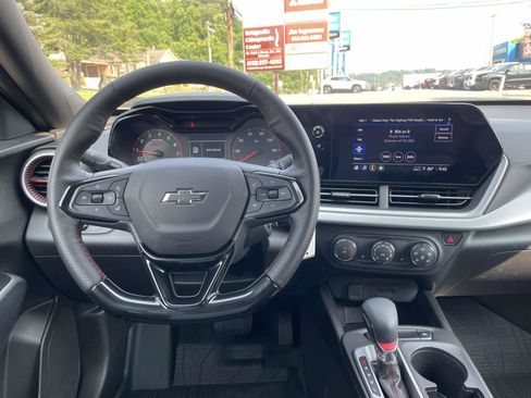 Used 2025 Chevrolet Trax RS w/ Driver Confidence Package FWD image 20