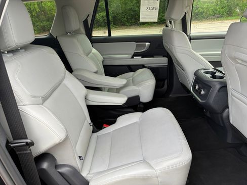 Used 2025 Ford Expedition Max Platinum w/ Driver's Package AWD/4WD image 26