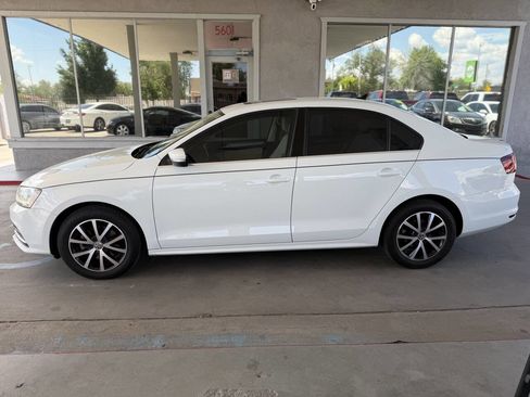 Used 2017 Volkswagen Jetta SE FWD image 5