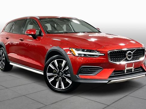 Used 2020 Volvo V60 T5 Cross Country w/ Protection Package image 3