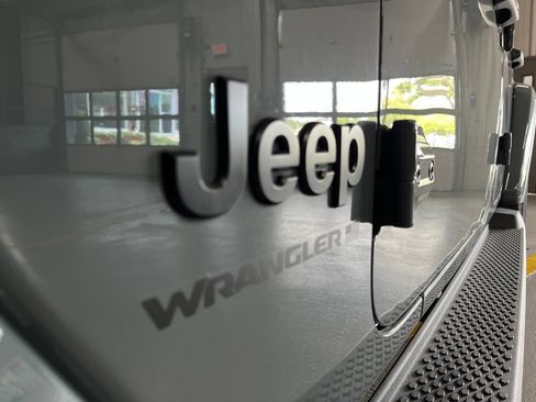 New 2026 Jeep Wrangler Unlimited Sahara AWD/4WD image 15
