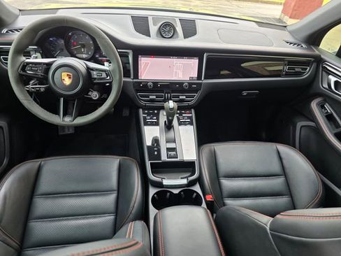 Used 2023 Porsche Macan Turbo AWD/4WD image 2